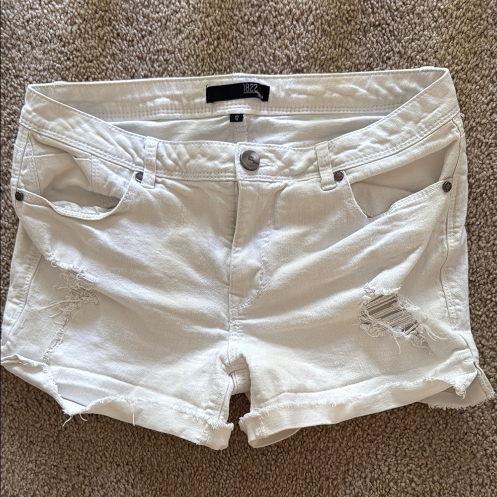 1822 Denim White Frayed Hem Jean Shorts